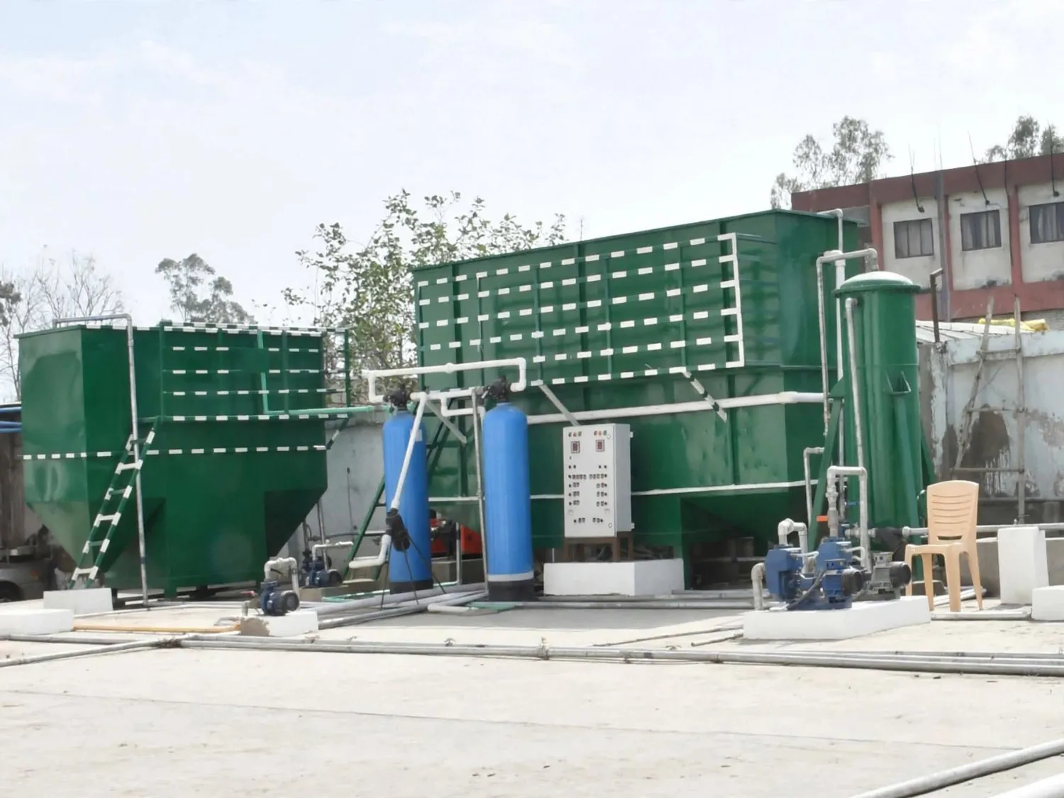 Sewage treatment plant installation for wastewater management